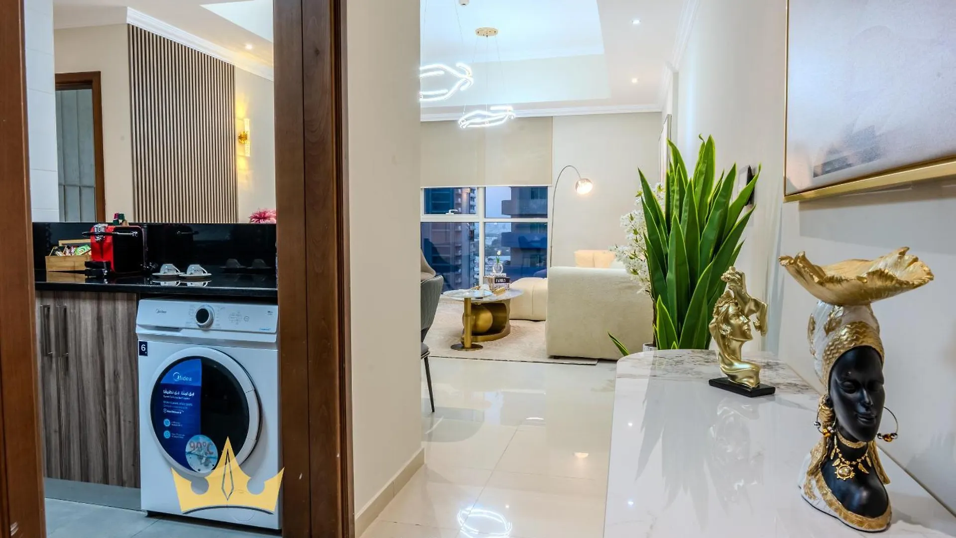 Kings Holiday Homes Luxury 2 Apartments Dunya Tower Burj Khalifa St Dubai Guest house